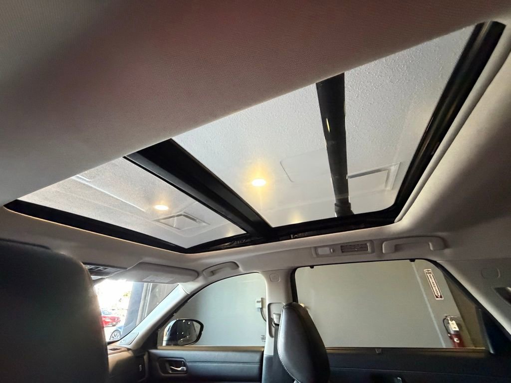 Used 2022 Nissan Pathfinder SL w/ SL Premium Package image 9