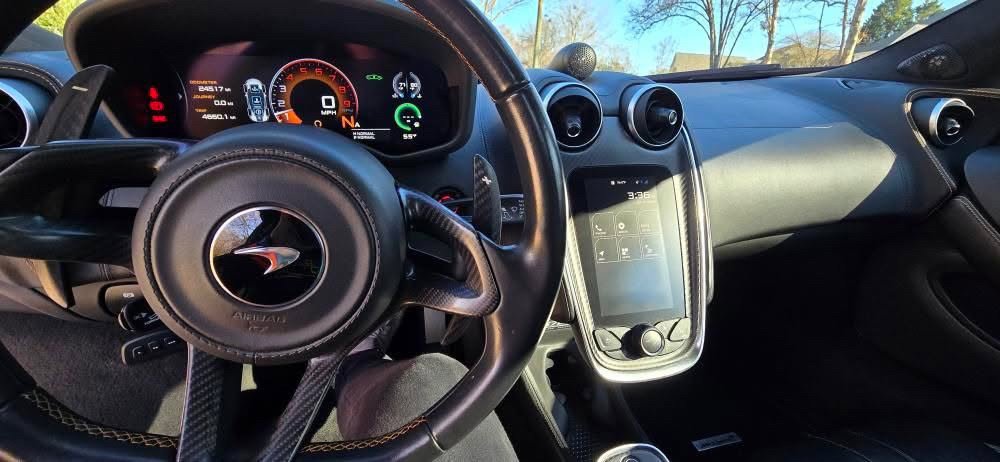 Used 2019 McLaren 570S Spider image 15