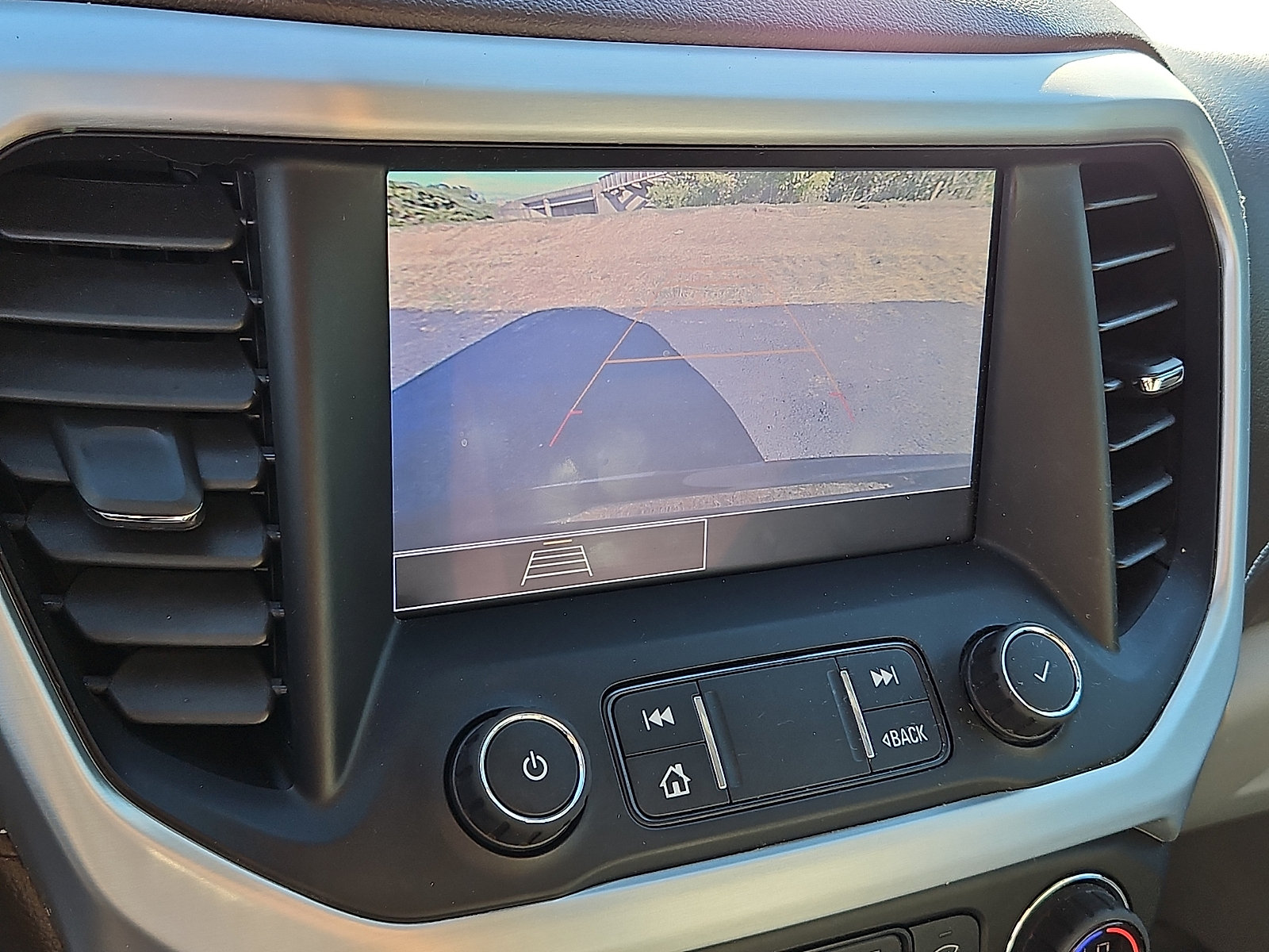Used 2020 GMC Acadia SLE w/ Driver Convenience Package FWD image 17