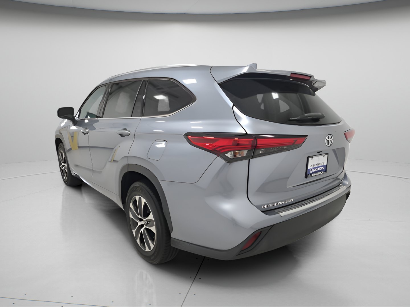 Used 2021 Toyota Highlander XLE FWD image 5