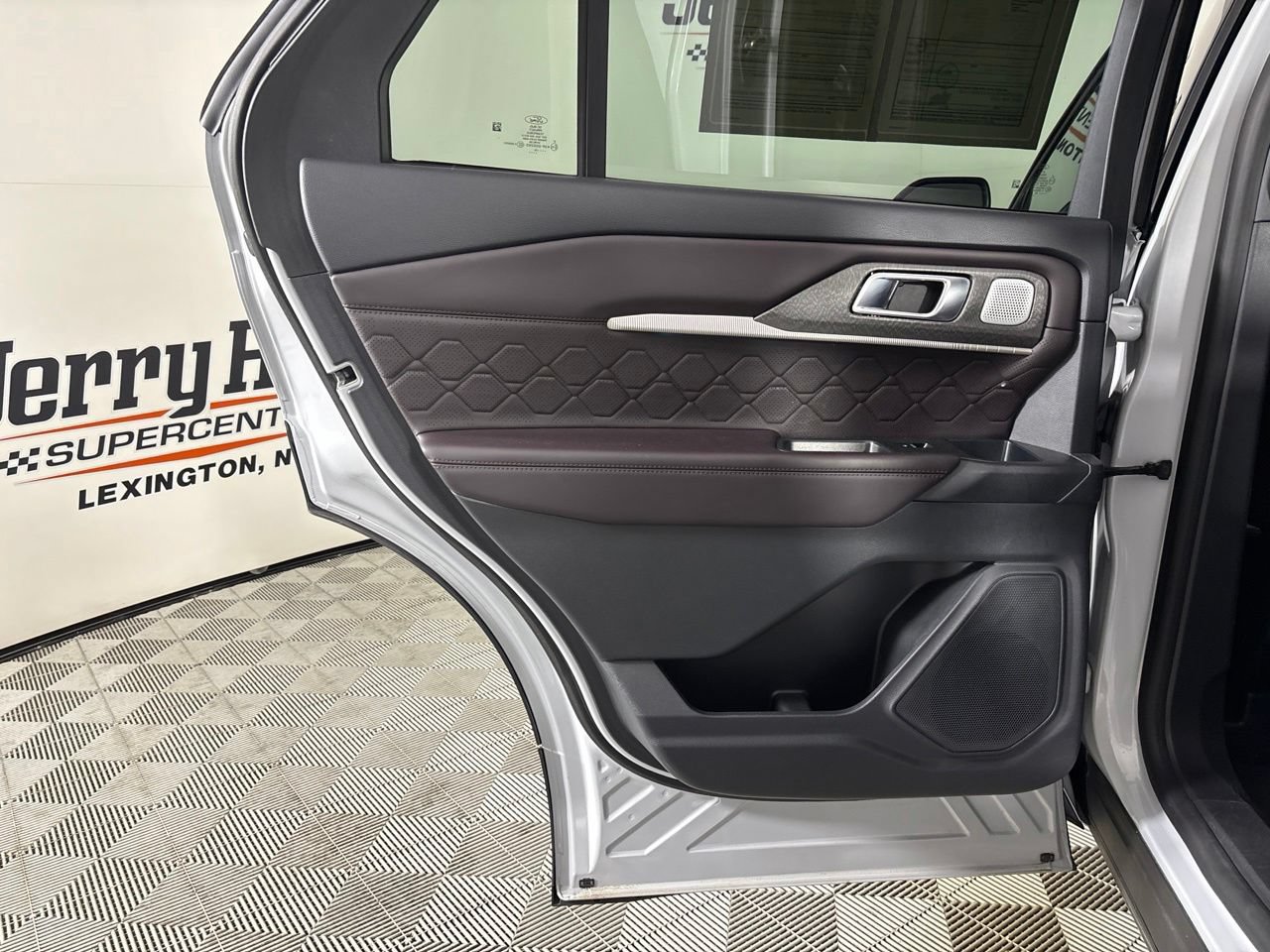 Used 2025 Ford Explorer Platinum w/ LUX Leather Package AWD/4WD image 27