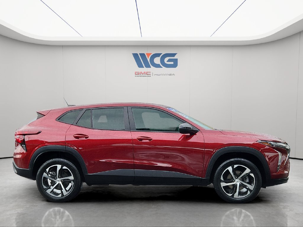 Used 2024 Chevrolet Trax RS FWD image 3