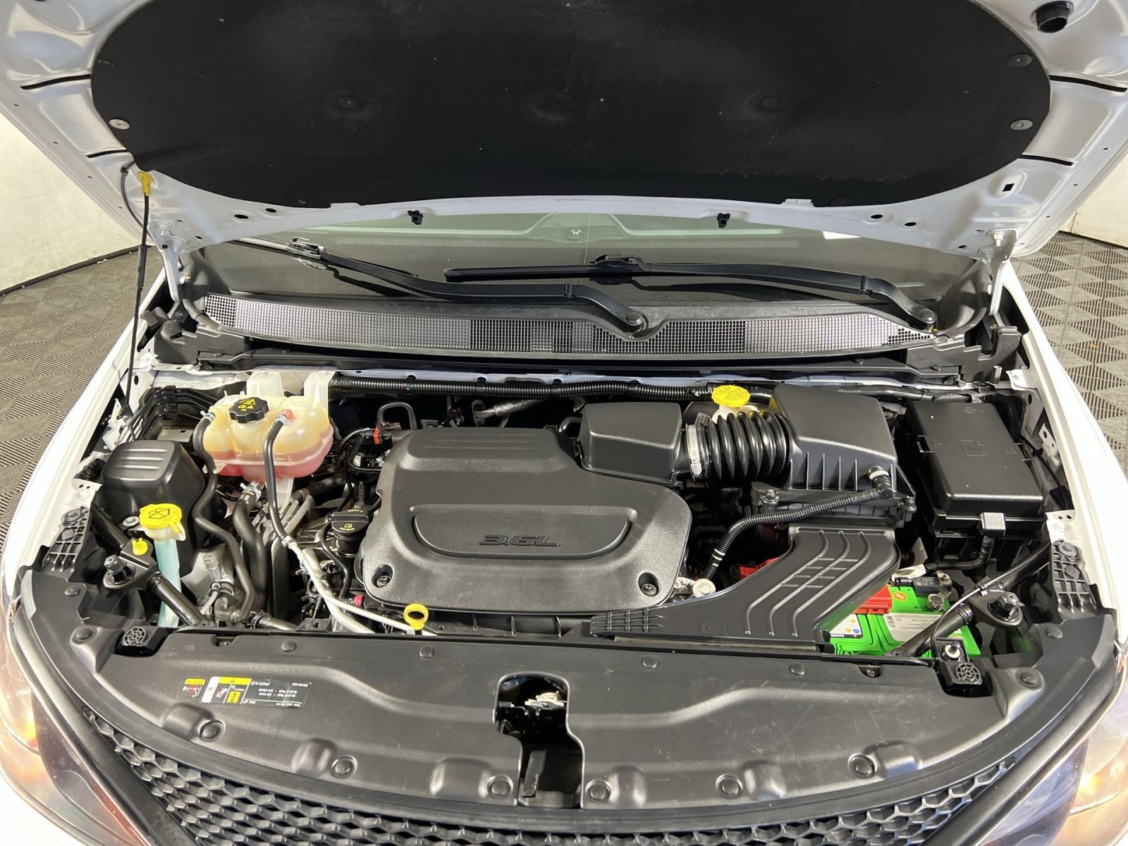 Used 2022 Chrysler Voyager LX FWD image 28