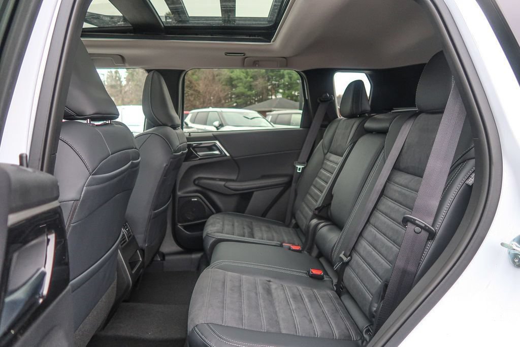 New 2026 Mitsubishi Outlander AWD image 23