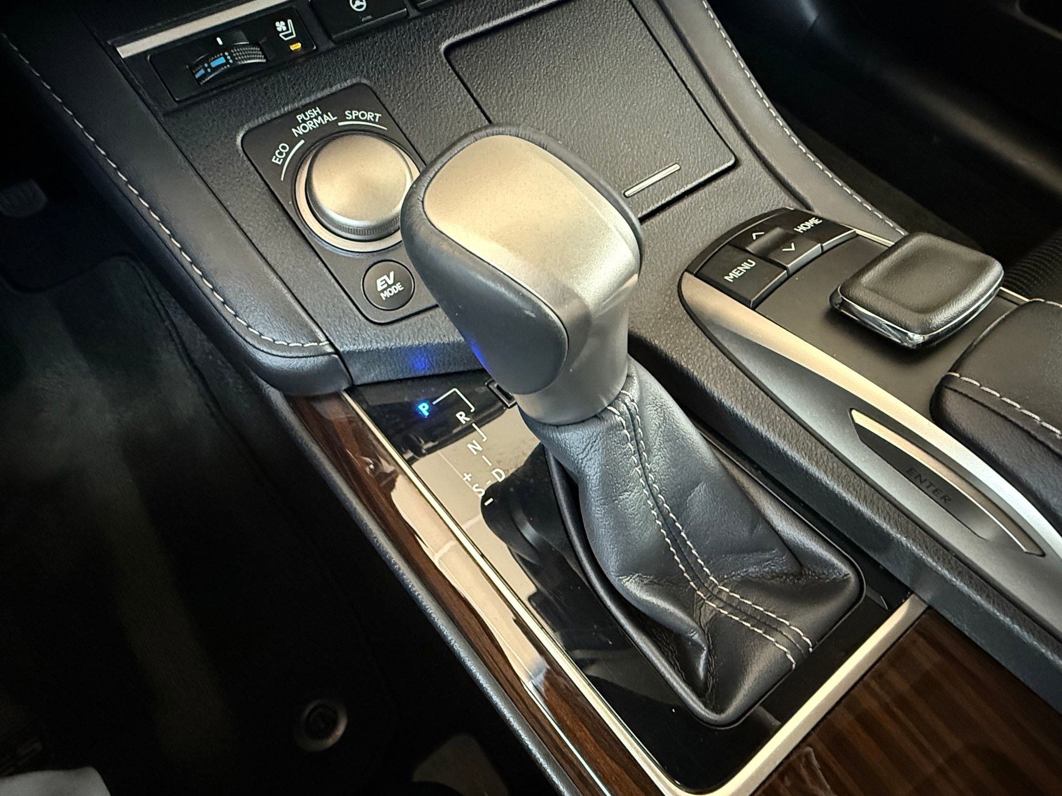 Used 2016 Lexus ES 300h w/ Luxury Package w/Wood Trim image 20