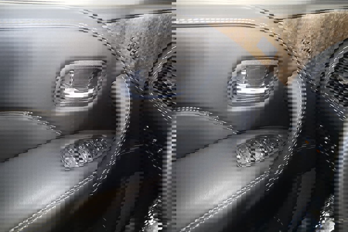 Used 2023 INFINITI QX80 Premium Select w/ All-Season Package image 35