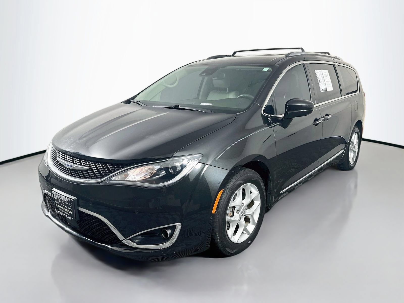 Used 2020 Chrysler Pacifica Touring-L Plus w/ Tire & Wheel Group FWD image 3