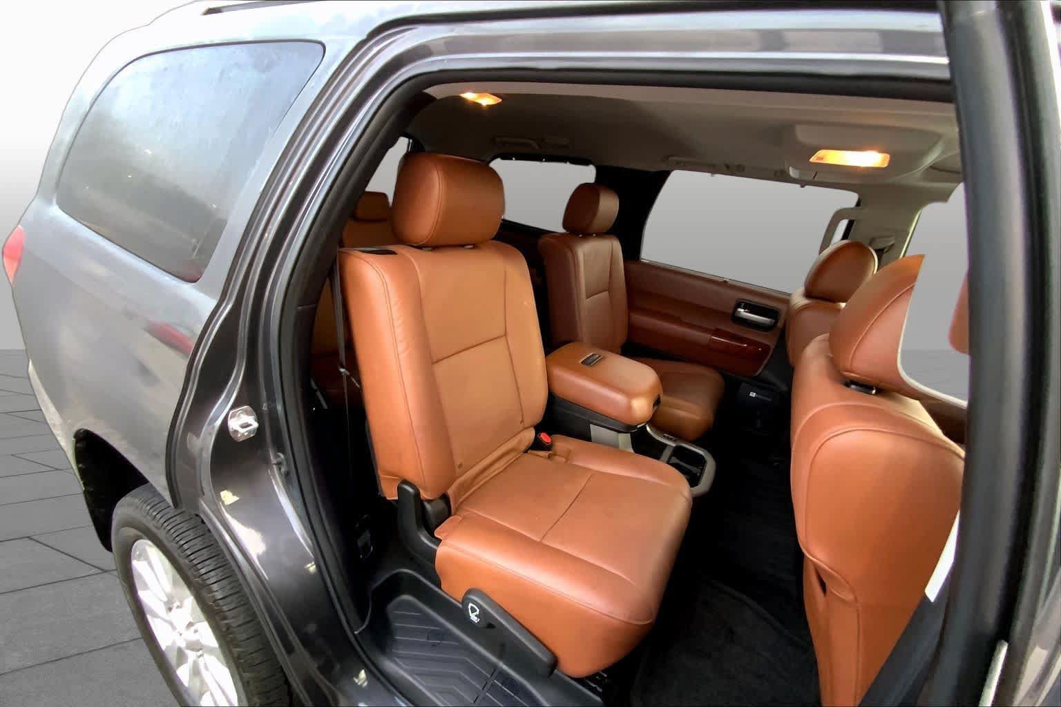 Used 2018 Toyota Sequoia Platinum RWD image 18
