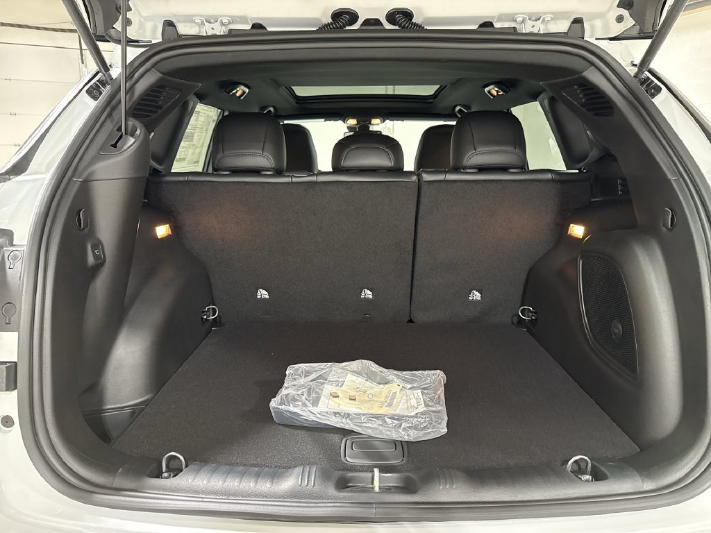 New 2026 Jeep Compass Latitude AWD/4WD image 24