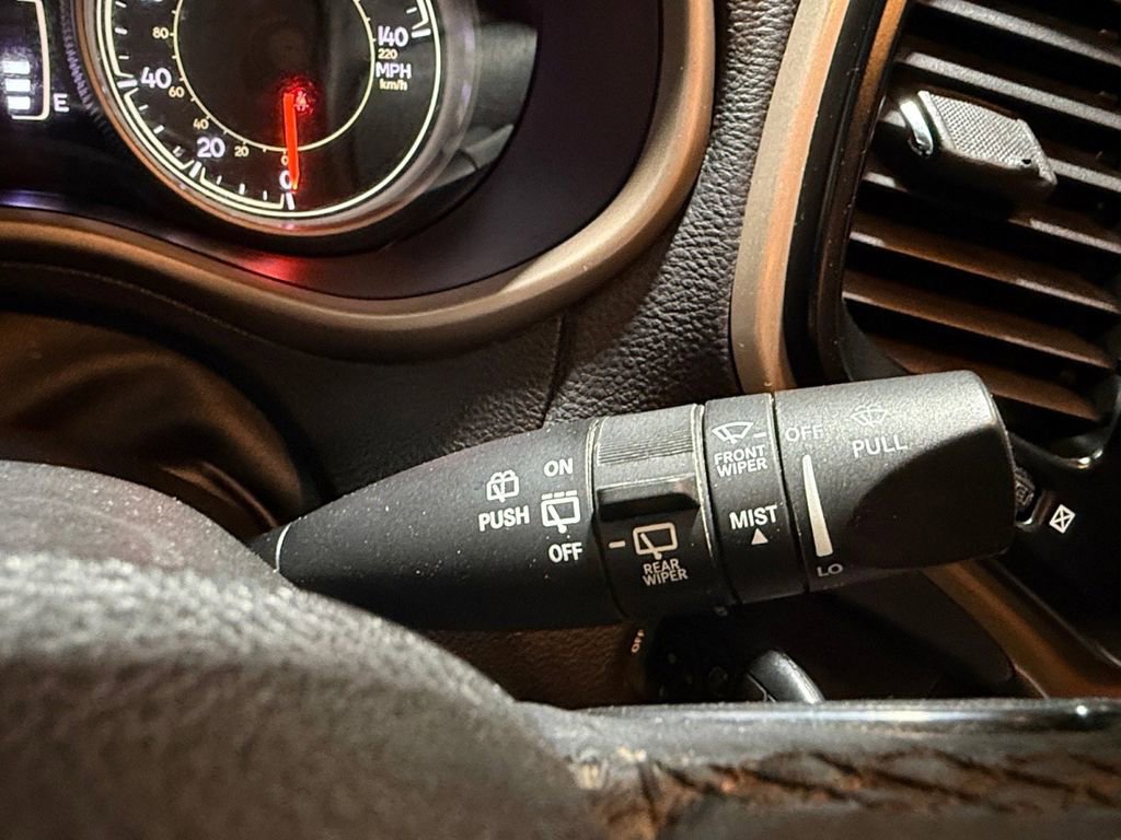 Used 2018 Jeep Cherokee Latitude w/ Cold Weather Group image 35