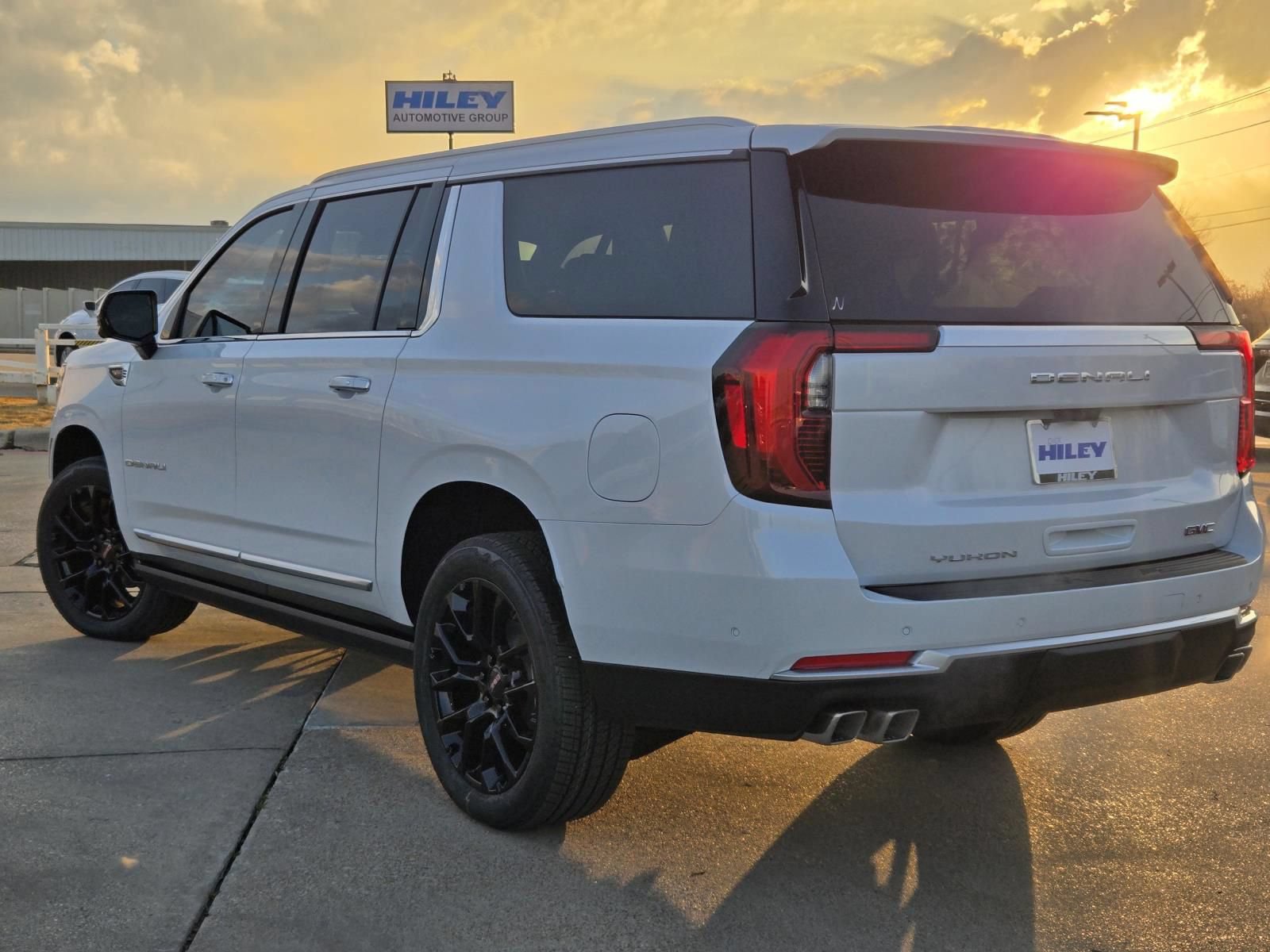 New 2026 GMC Yukon XL Denali w/ Denali Reserve Package AWD/4WD image 3