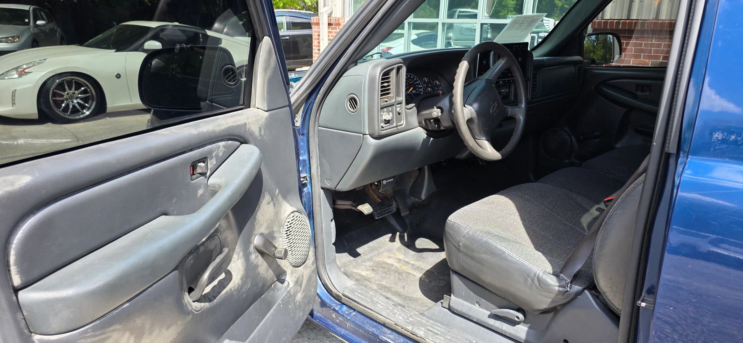 Used 2000 Chevrolet Silverado 1500 2WD Regular Cab w/ Exterior Appearance Pkg image 9