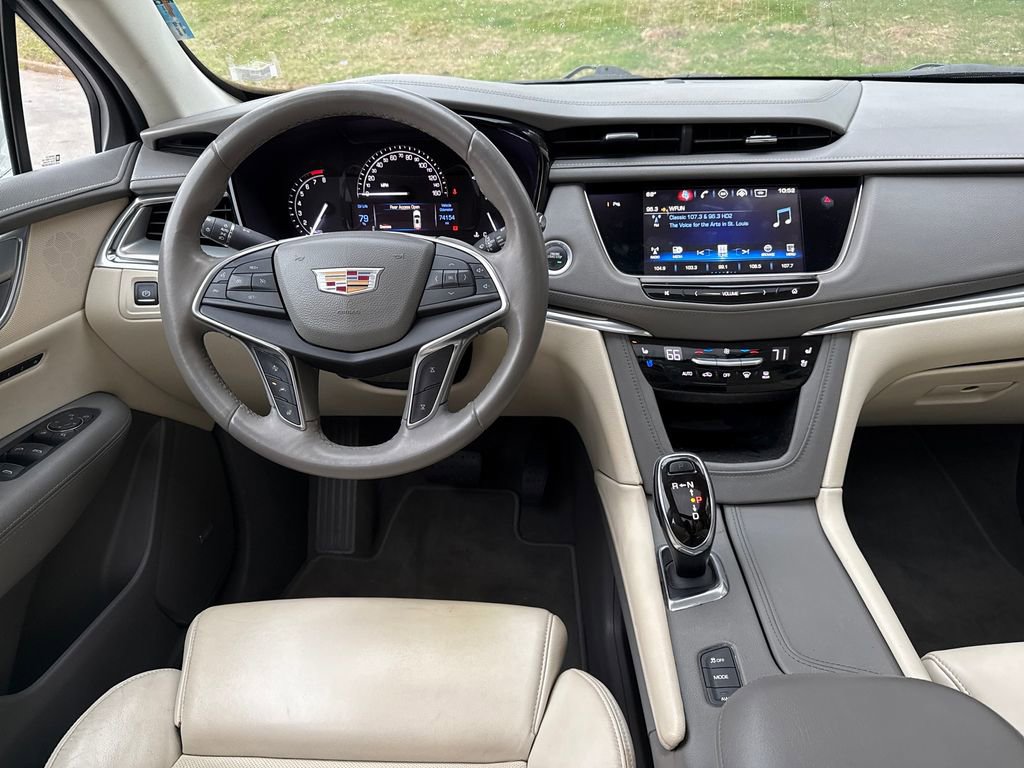 Used 2017 Cadillac XT5 Premium Luxury w/ Advanced Security Package AWD/4WD image 24