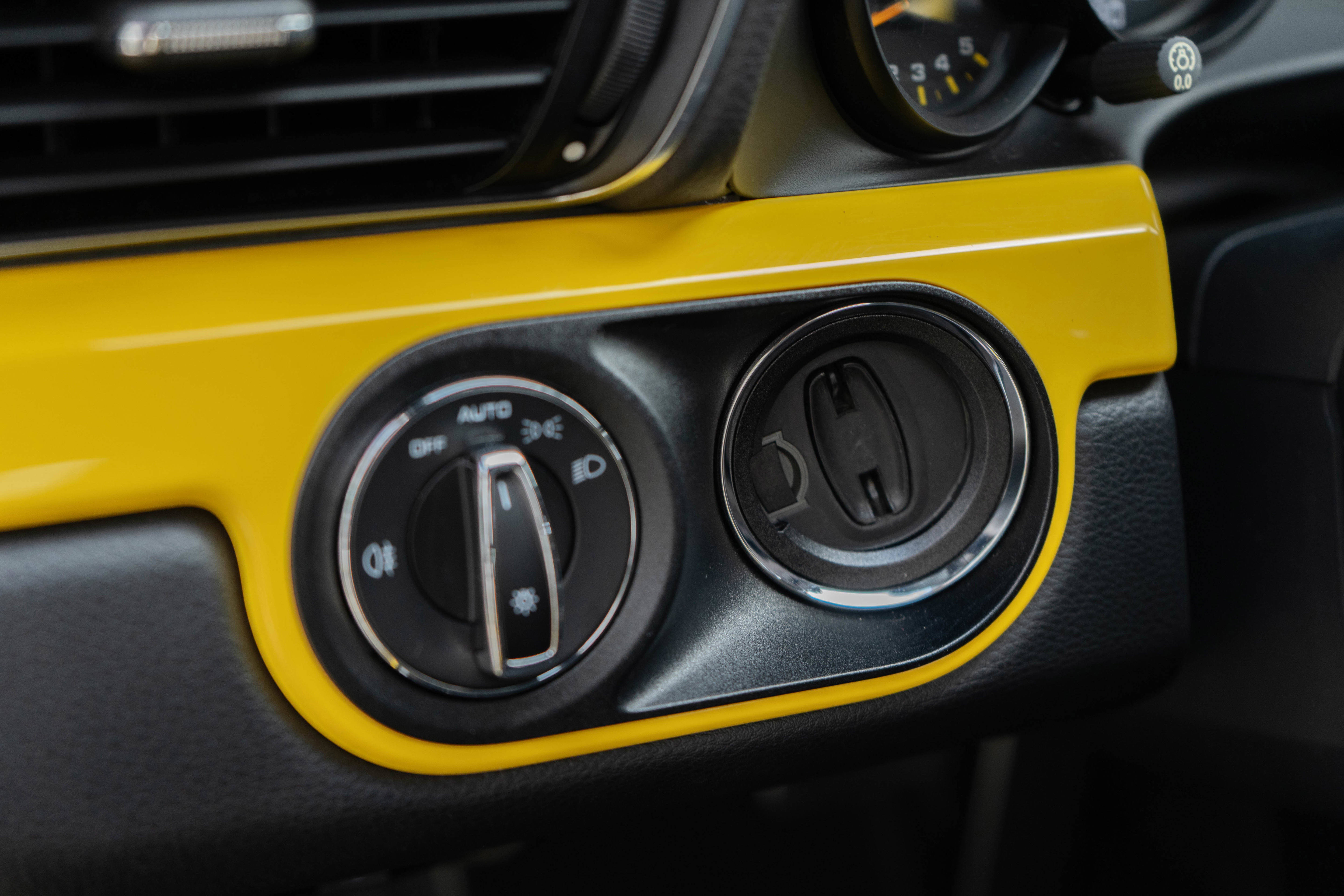 Used 2018 Porsche 911 GT3 w/ Sport Chrono Package RWD image 16