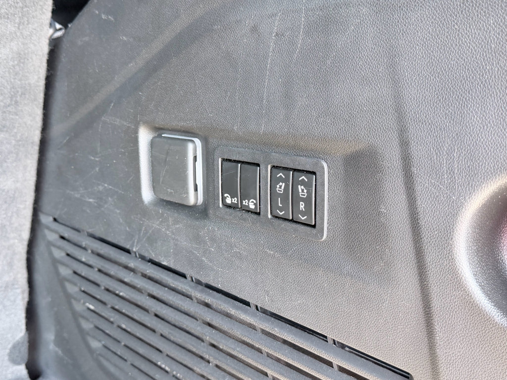 Used 2022 Chevrolet Tahoe Z71 w/ Z71 Off-Road Package AWD/4WD image 11