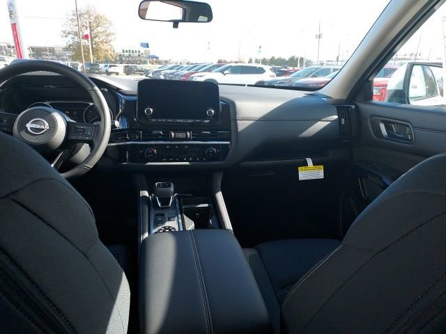 New 2025 Nissan Pathfinder SV image 15