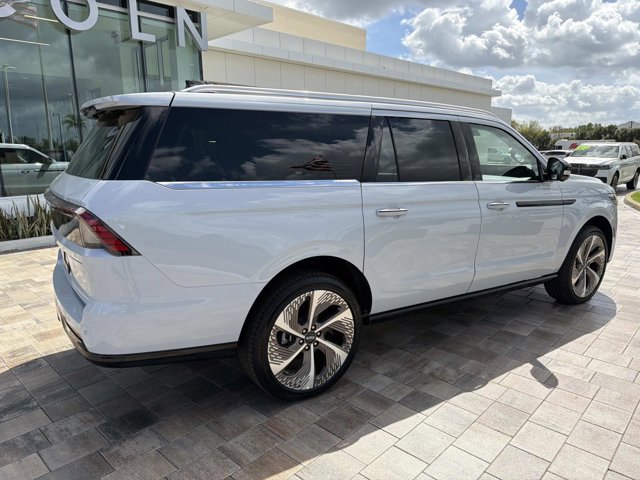 New 2026 Lincoln Navigator L Black Label video 2