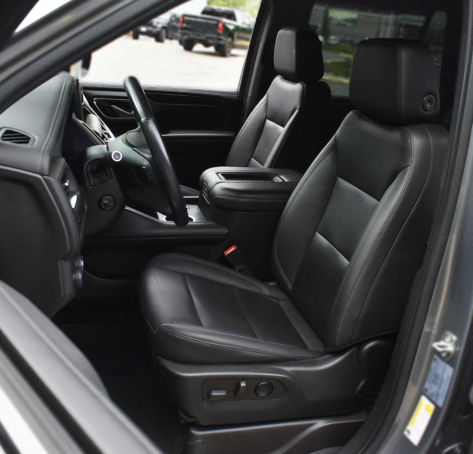 Used 2022 Chevrolet Tahoe LT w/ Luxury Package AWD/4WD image 8