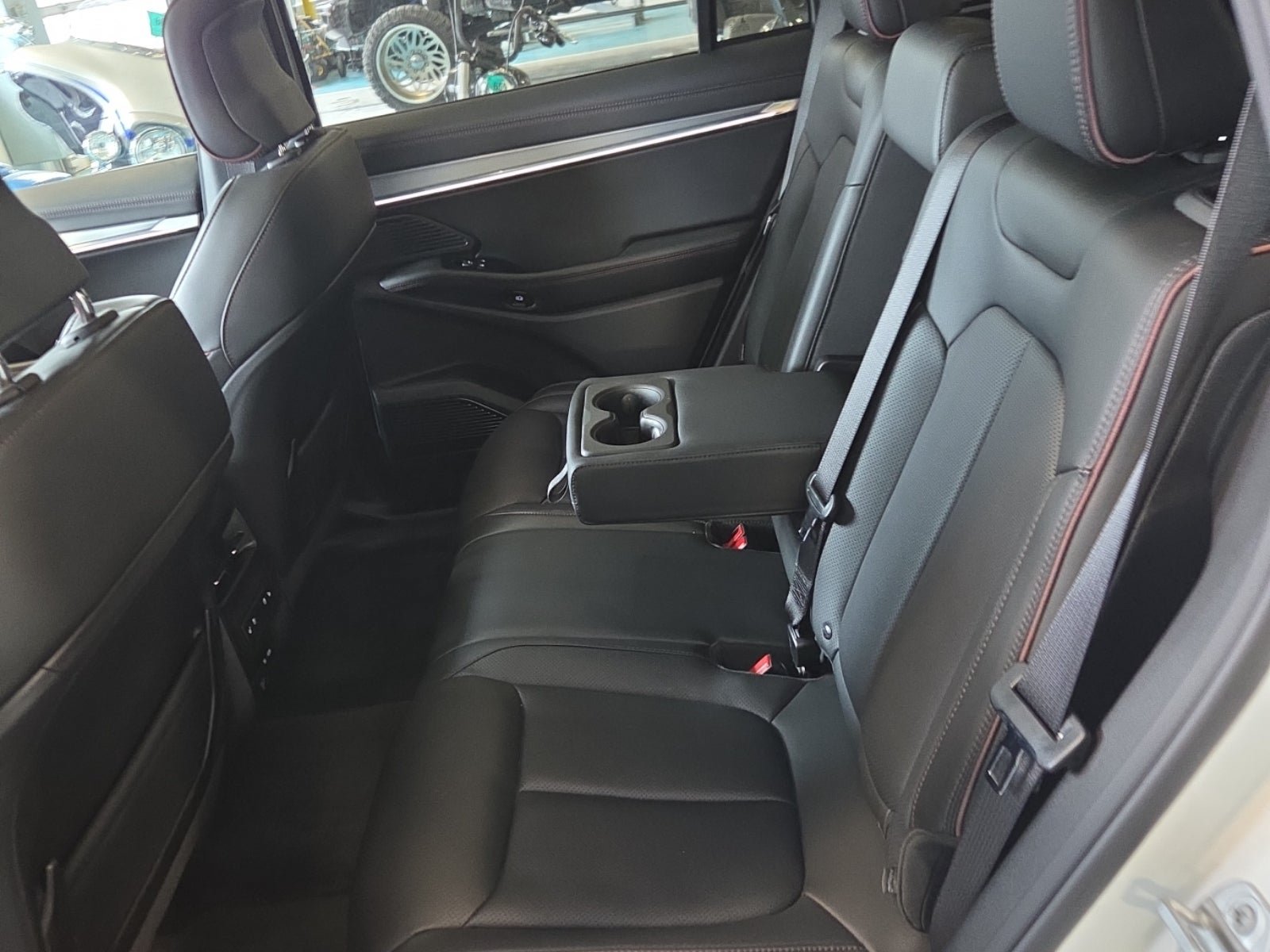 Used 2024 Jeep Wagoneer Launch Edition AWD/4WD image 10