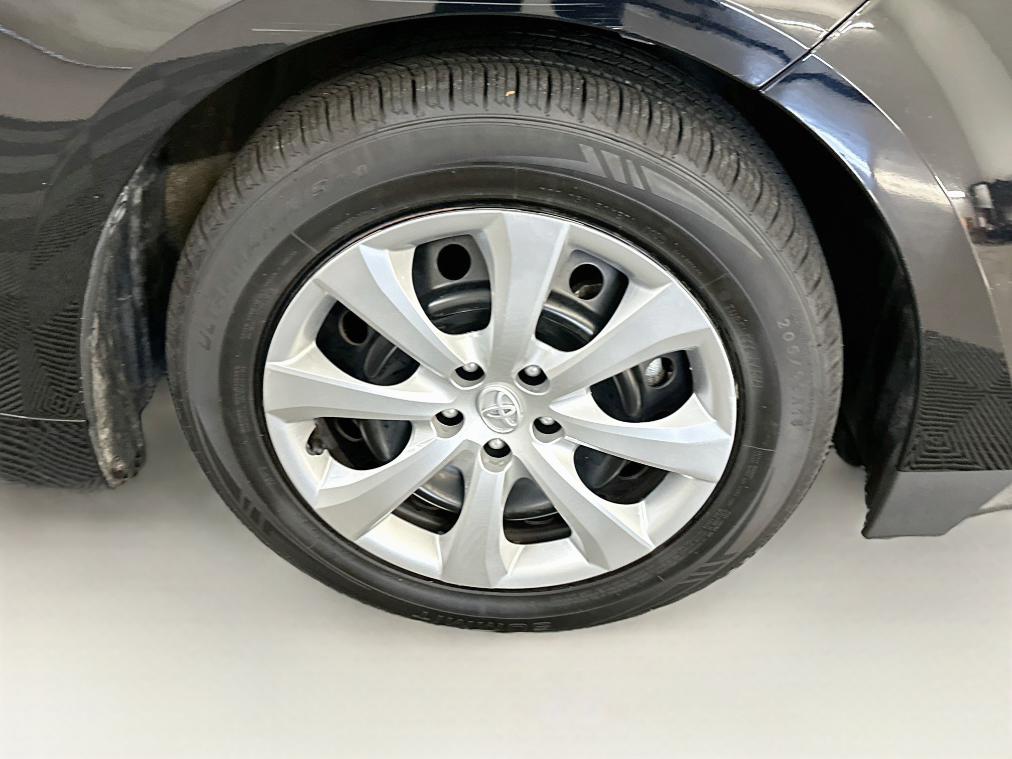 Used 2025 Toyota Corolla LE FWD image 11