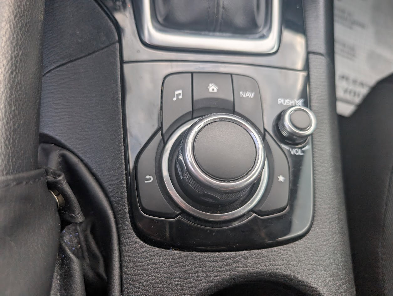 Used 2015 MAZDA MAZDA3 i Sport image 25