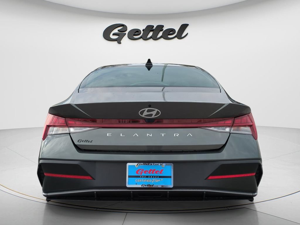 Used 2025 Hyundai Elantra SEL FWD image 6