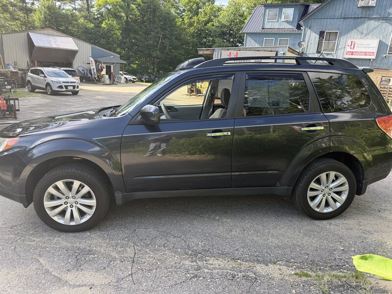 Used 2011 Subaru Forester 2.5X Premium AWD/4WD image 8