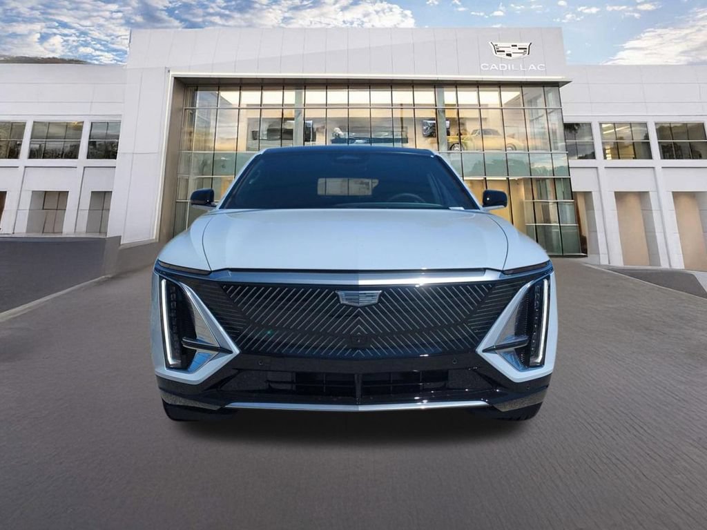 New 2026 Cadillac Lyriq Luxury AWD/4WD image 2