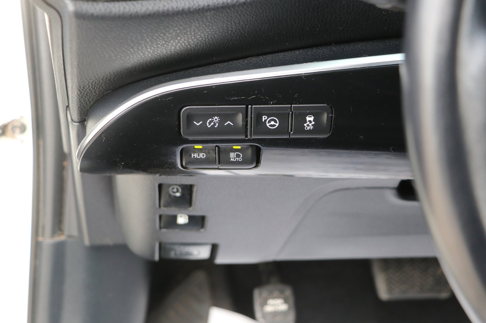 Used 2017 Toyota Prius Prime FWD image 12