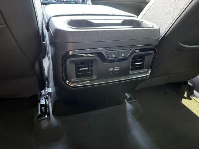 Used 2024 GMC Sierra 1500 AT4 w/ Technology Package AWD/4WD image 8