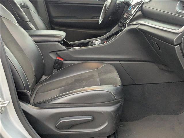 Used 2023 Jeep Grand Cherokee L Laredo image 21