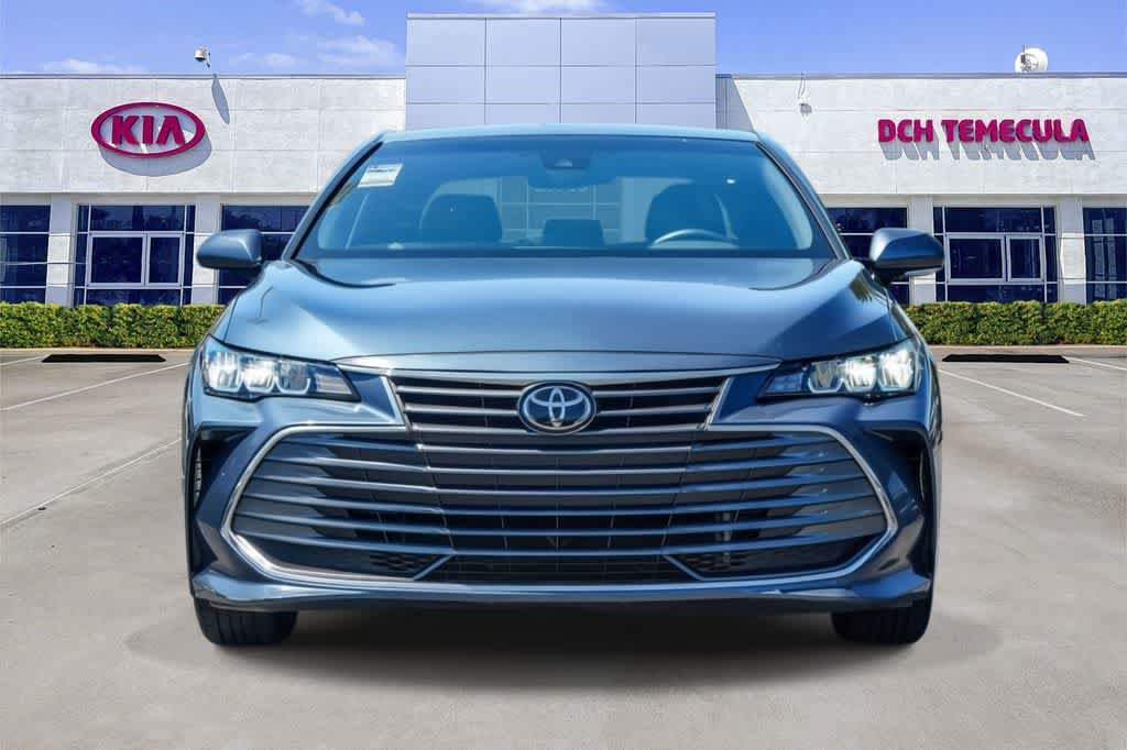 Used 2022 Toyota Avalon XLE FWD image 2