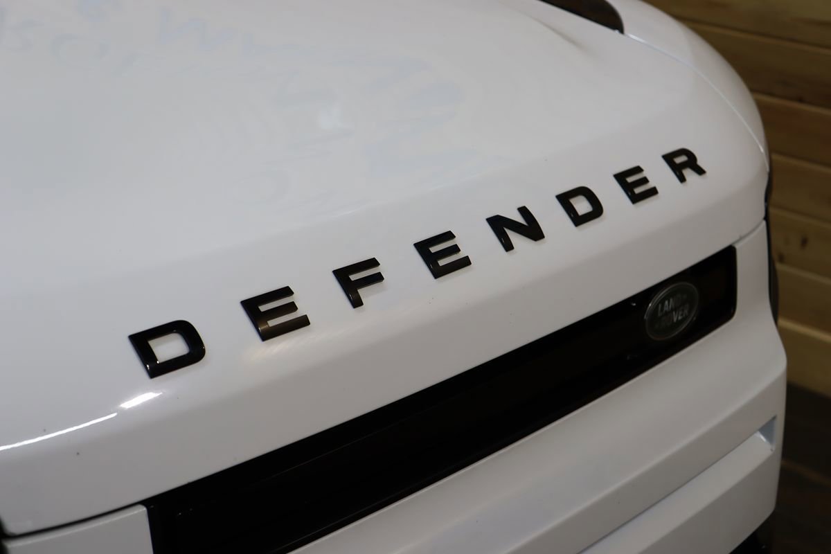 Used 2023 Land Rover Defender 90 SE AWD/4WD image 11