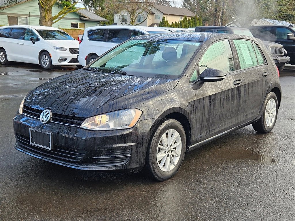 Used 2017 Volkswagen Golf 4-Door image 3