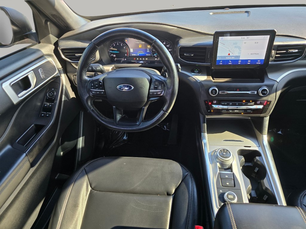 Used 2020 Ford Explorer XLT w/ Equipment Group 202A AWD/4WD image 3