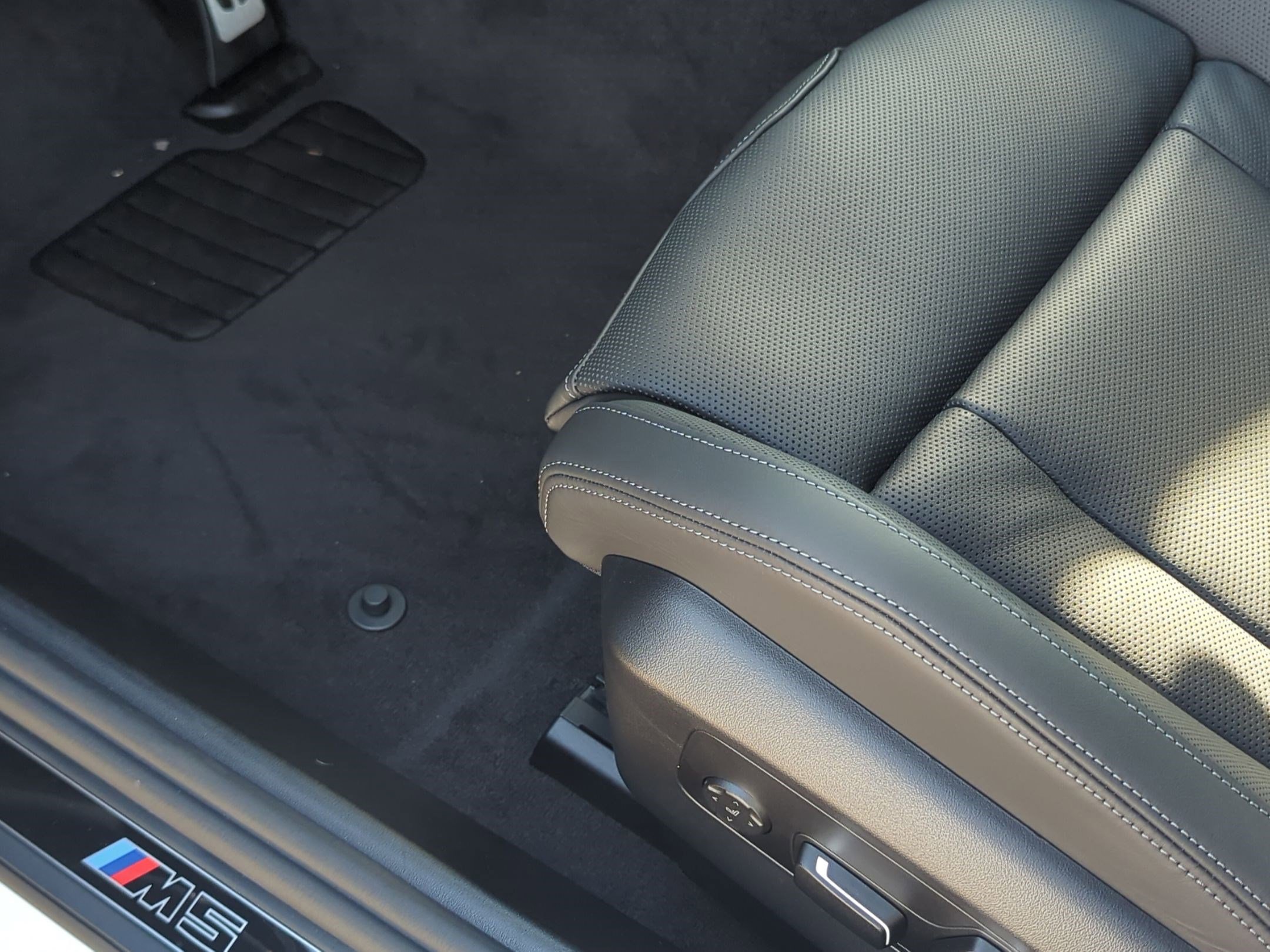 New 2026 BMW M5 w/ Executive Package image 17