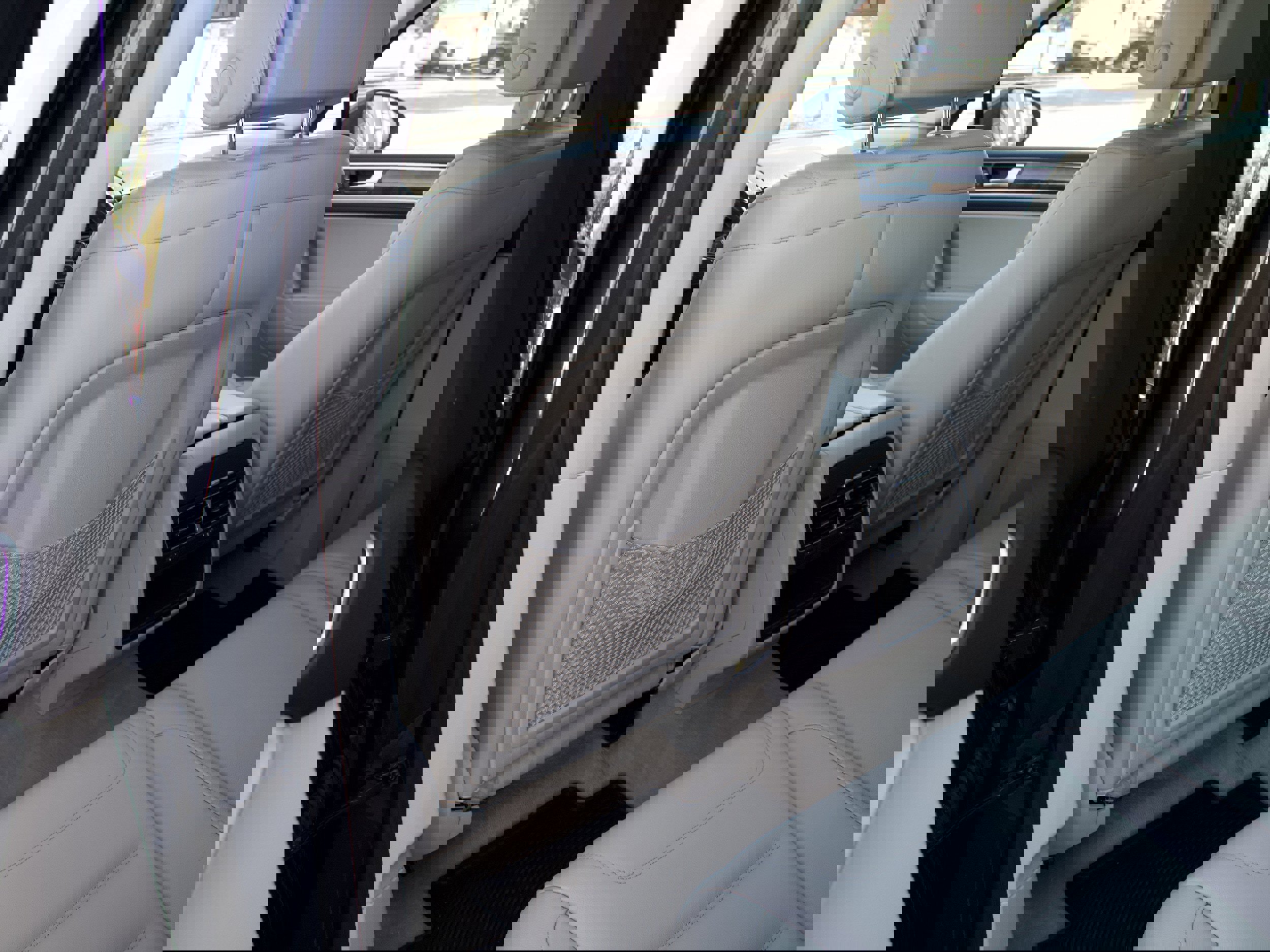 Used 2012 Volkswagen Touareg TDI image 25