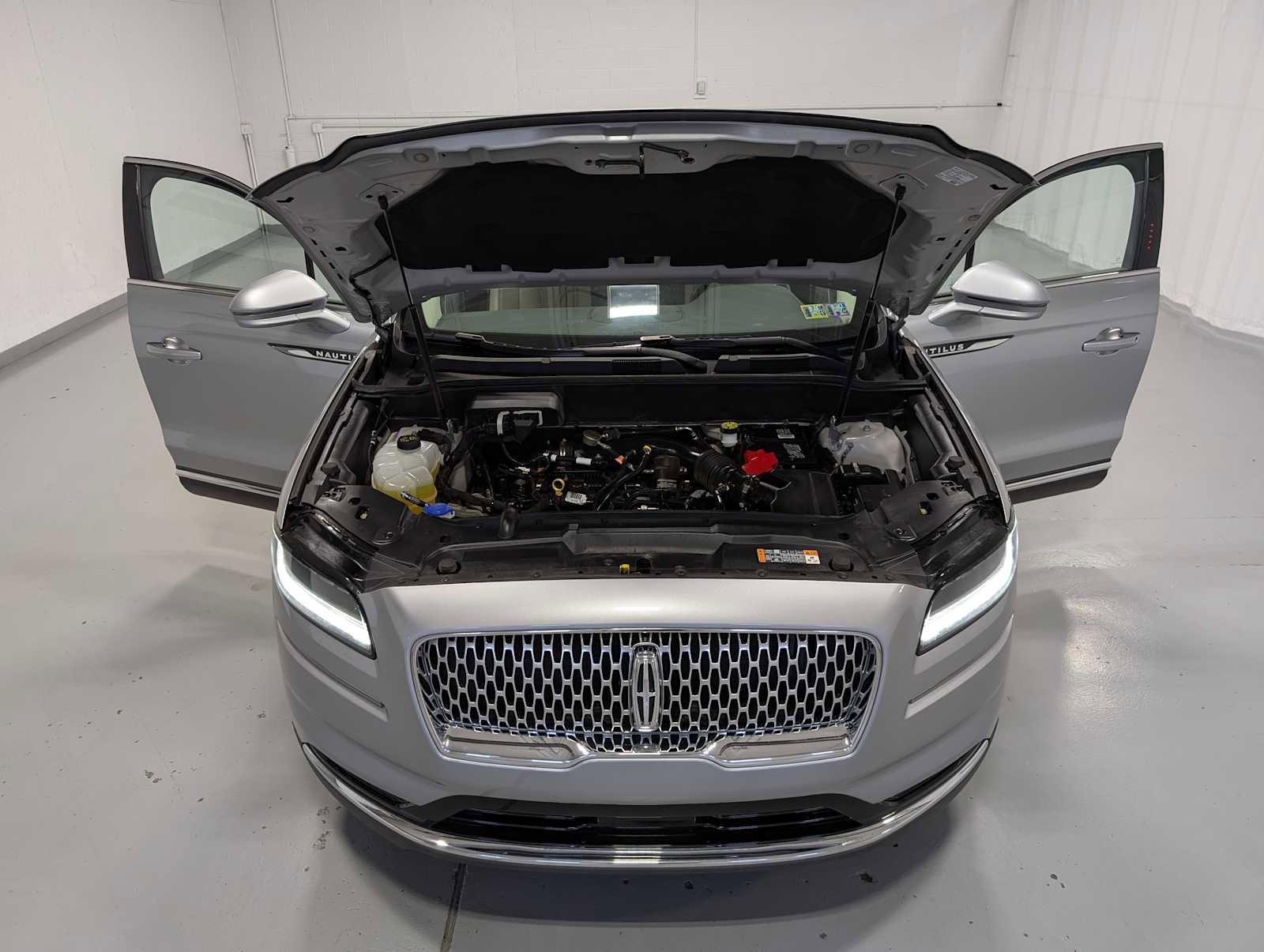 Used 2022 Lincoln Nautilus Standard image 12