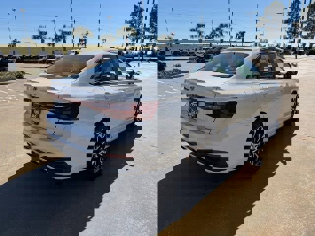 Used 2025 Volkswagen Jetta Sport image 5