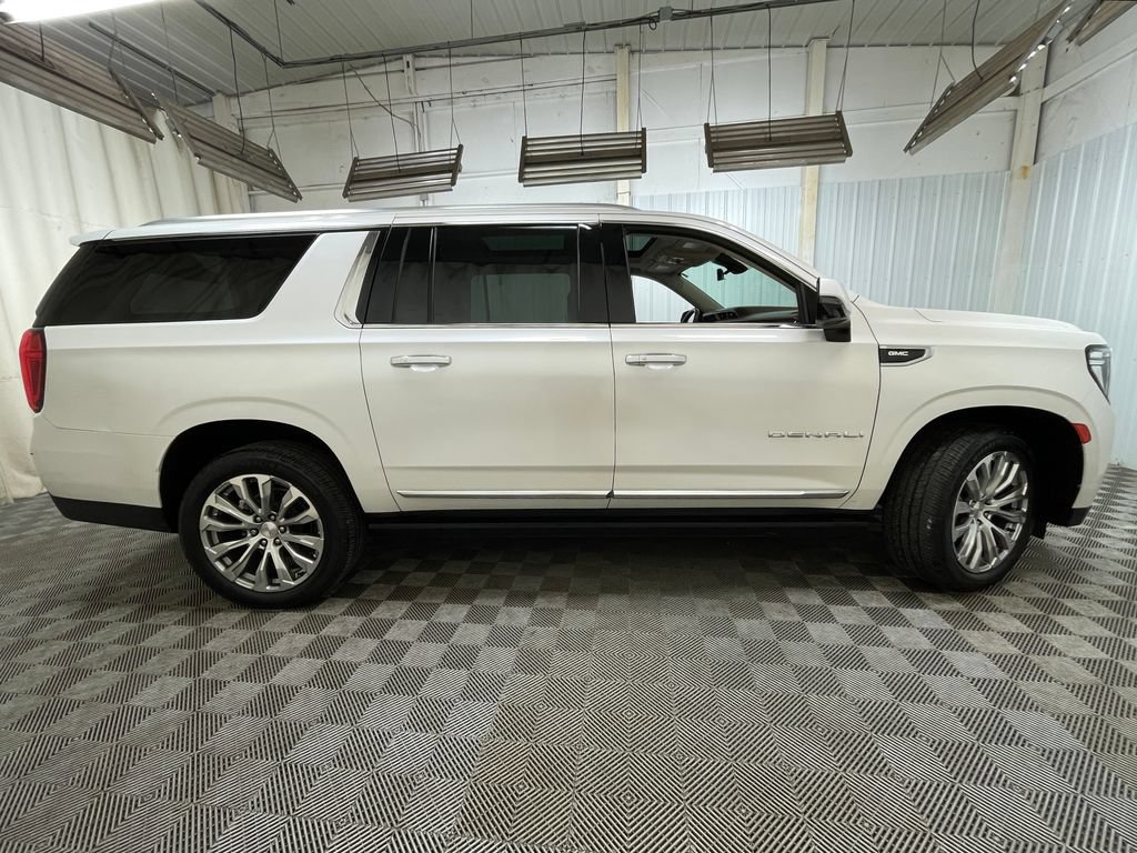 Used 2022 GMC Yukon XL Denali w/ Denali Premium Package AWD/4WD image 28