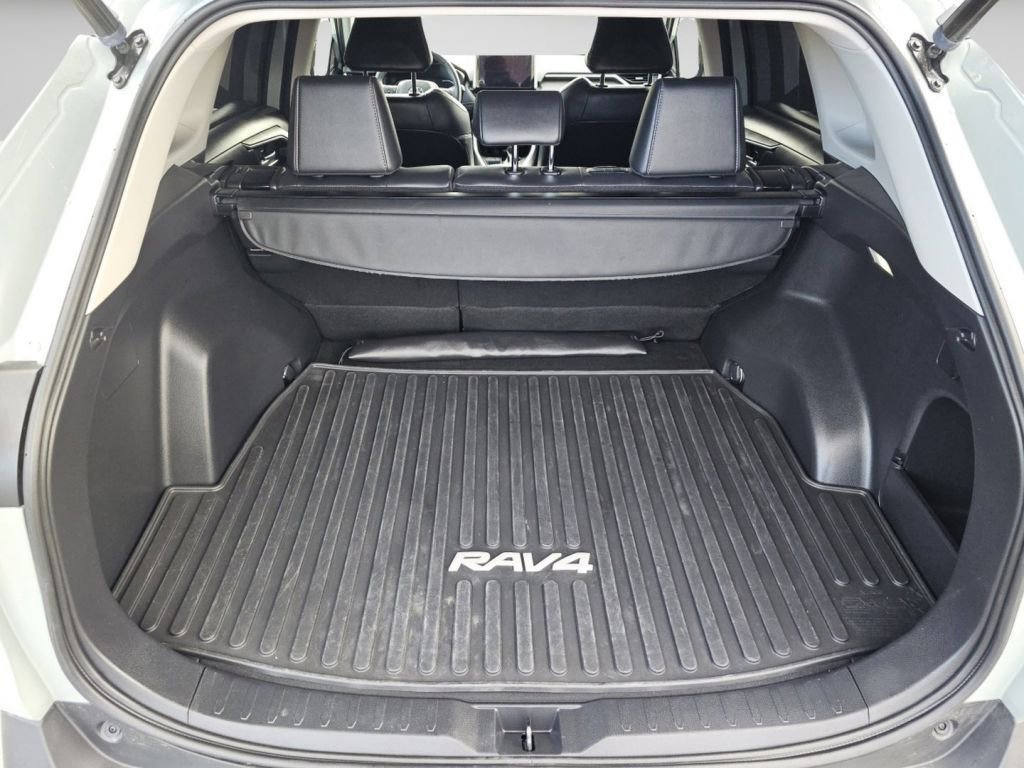 Used 2023 Toyota RAV4 XLE Premium image 26