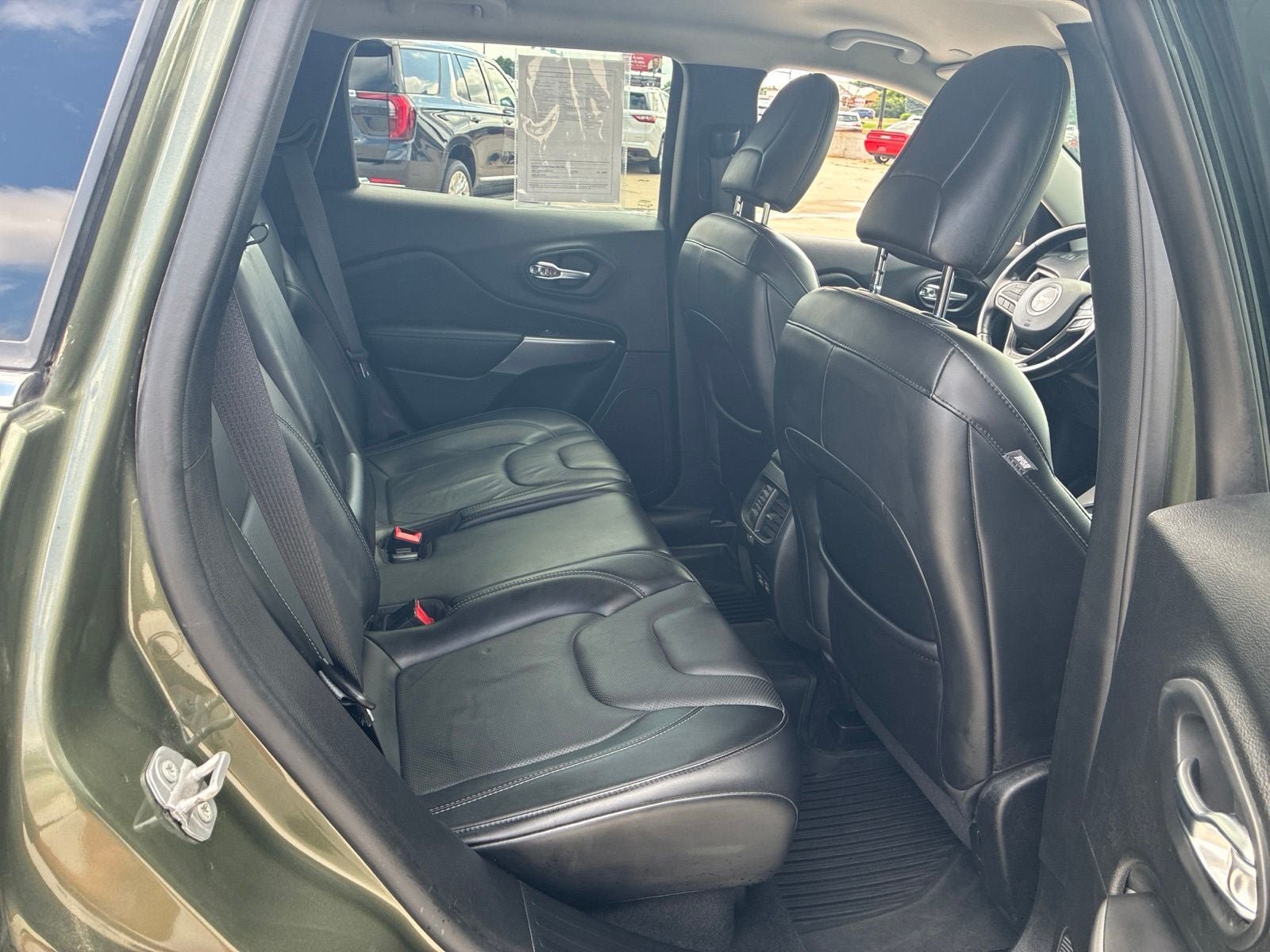 Used 2021 Jeep Cherokee Latitude Lux FWD image 18
