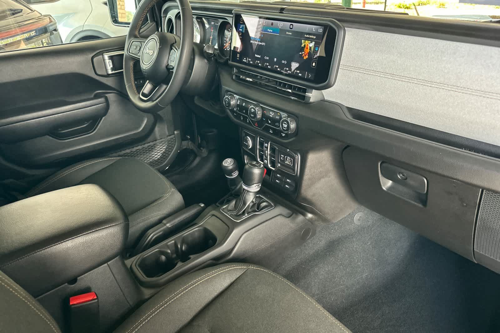 Used 2024 Jeep Gladiator Sport AWD/4WD image 16
