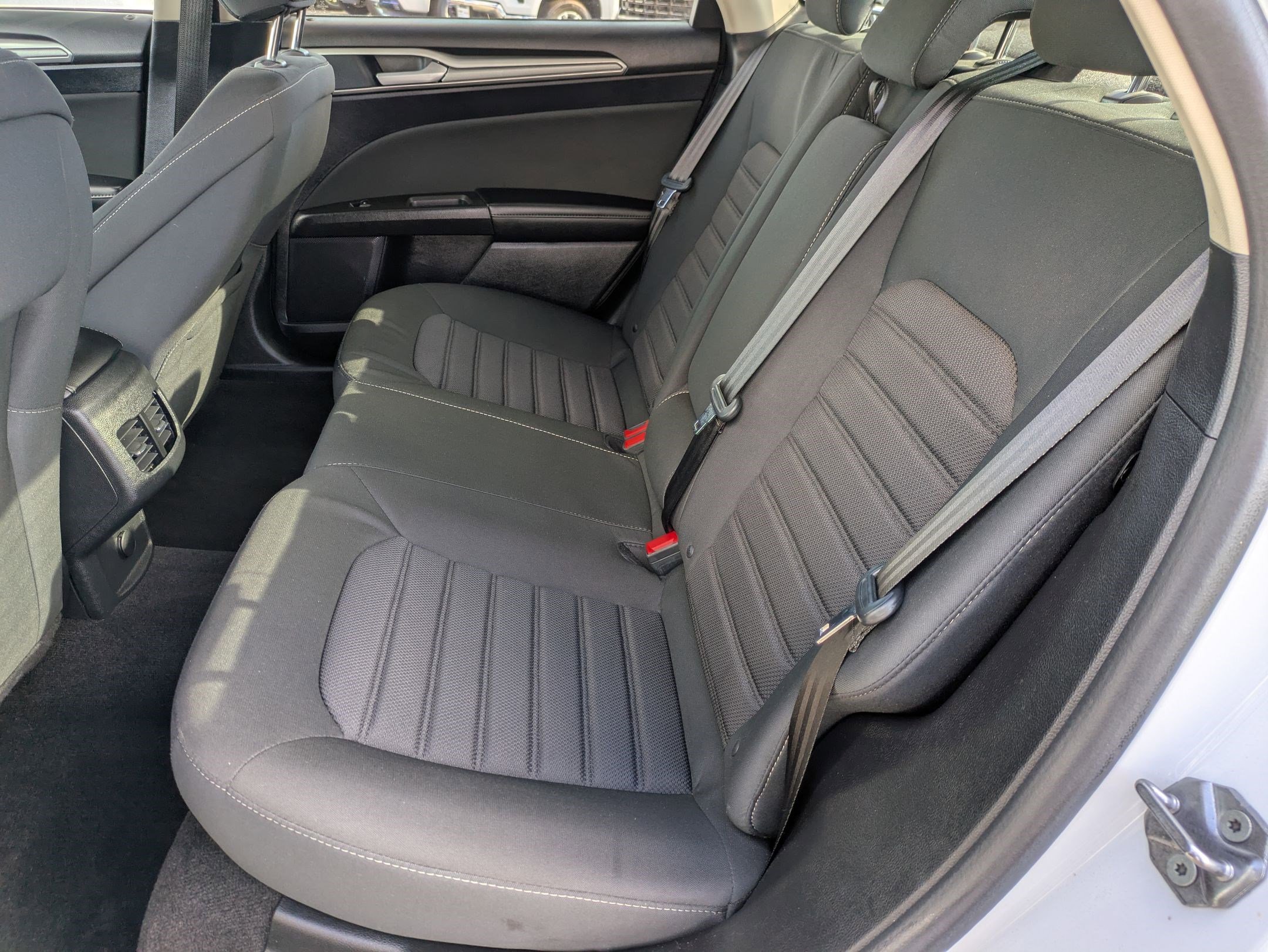 Used 2020 Ford Fusion SE image 24