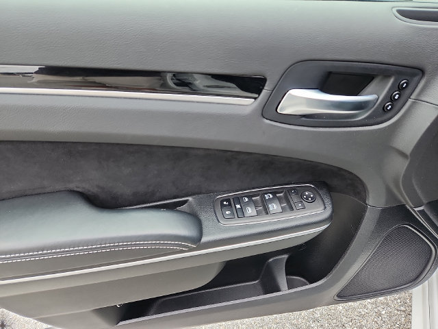 Used 2023 Chrysler 300 C RWD image 12