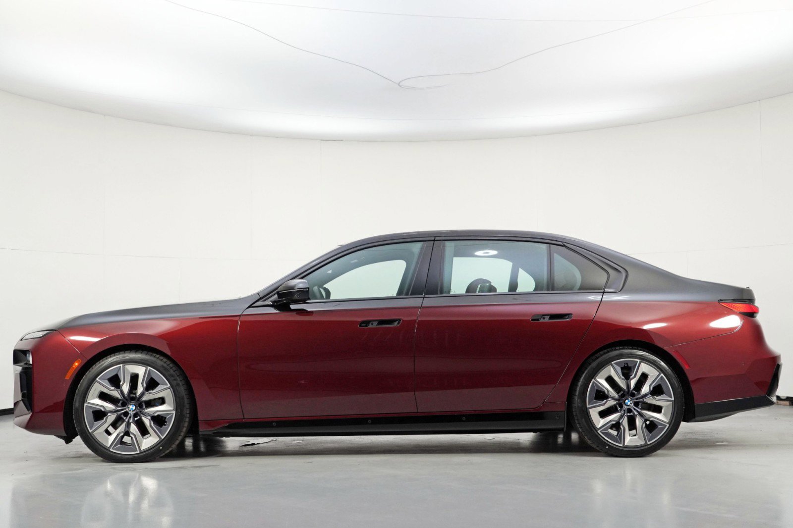 Used 2024 BMW i7 xDrive60 image 9