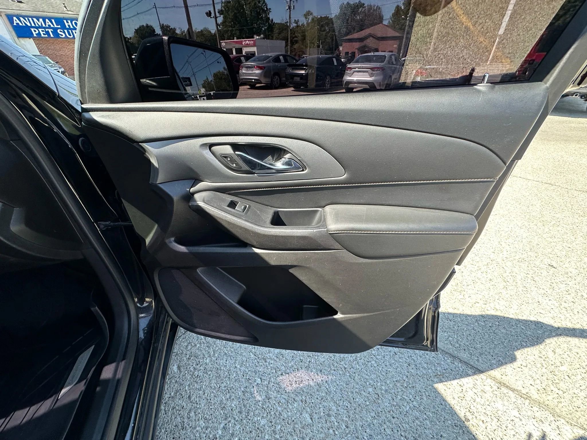 Used 2021 Chevrolet Traverse LT w/ LPO, Floor Liner Package image 15