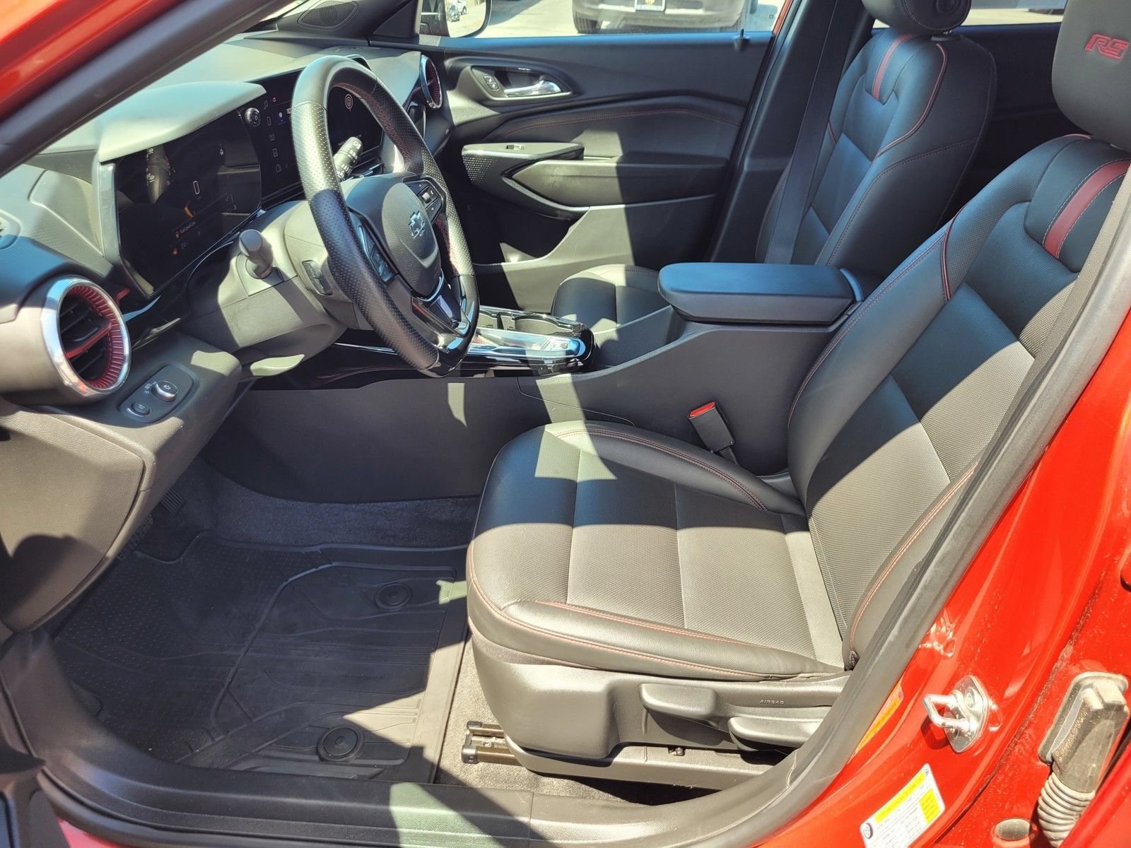Used 2024 Chevrolet Trax RS FWD image 16