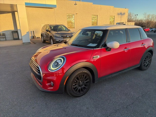 Used 2021 MINI Cooper 4-Door Hardtop w/ Storage Package image 2