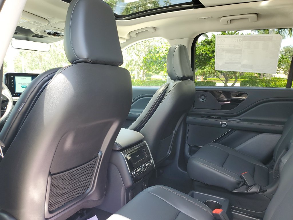 New 2026 Lincoln Aviator 2WD image 12
